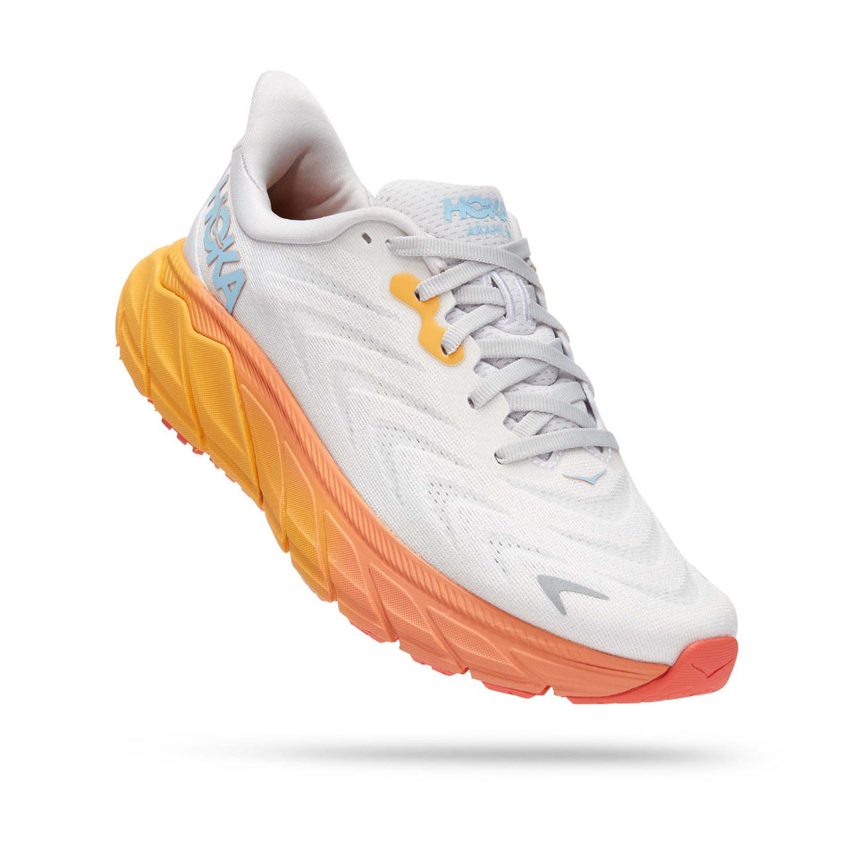 Anterior angled view of women's hoka arahi 6 running shoes (7483045576866)
