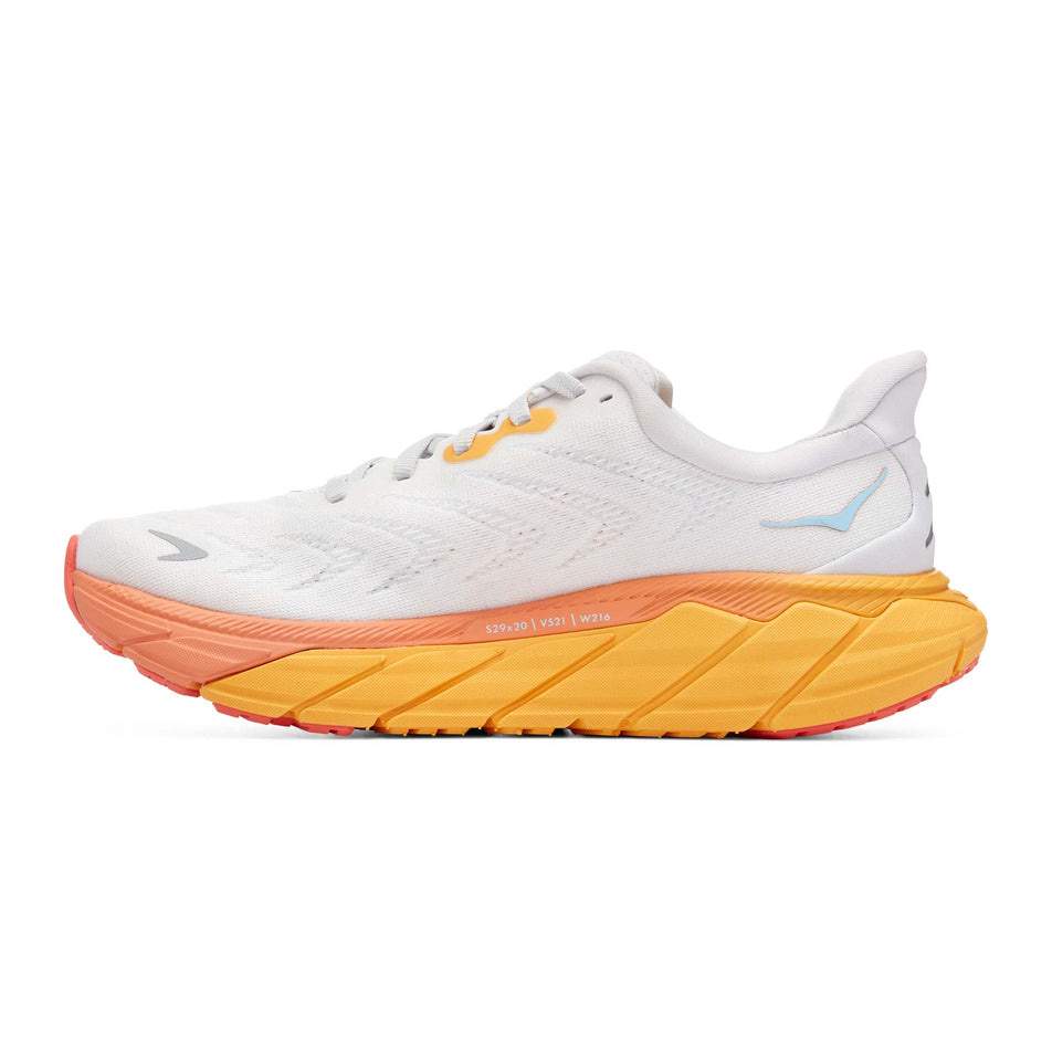 Medial view of women's hoka arahi 6 running shoes (7483045576866)