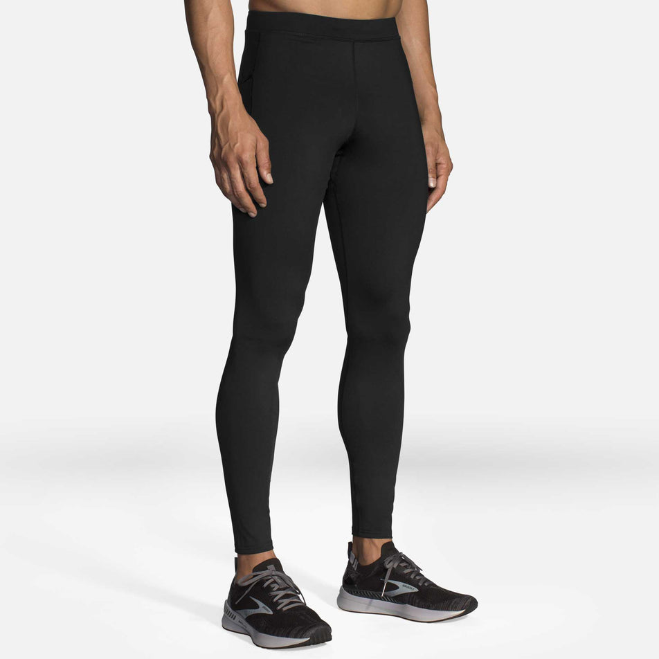 A model wearing the men's Brooks Source Tight (6935063986338)