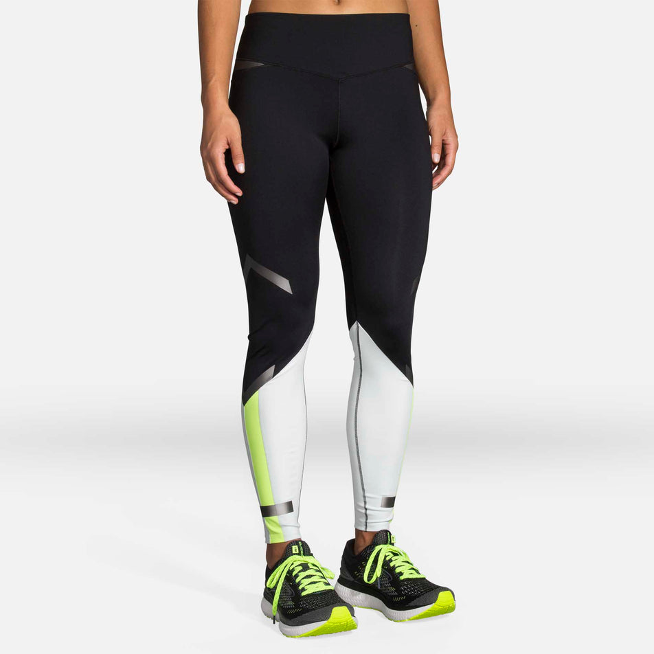 Front of Brooks Carbonite Tight. (6913891532962)
