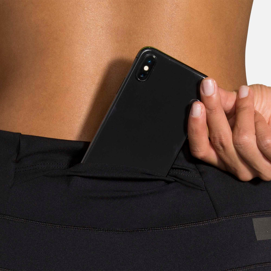 Back pocket detail of Brooks Carbonite Tight. (6913891532962)