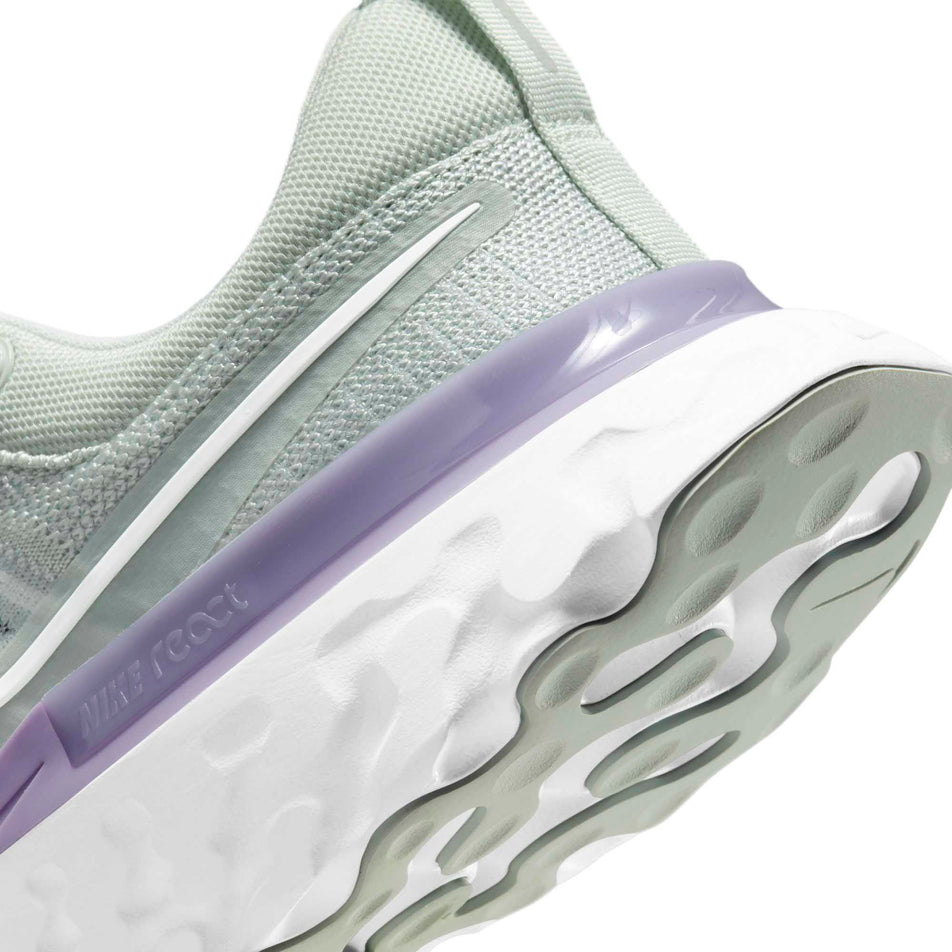Rear section of the left shoe from a pair of women's Nike React Infinity Run Flyknit 2 (6899757285538)