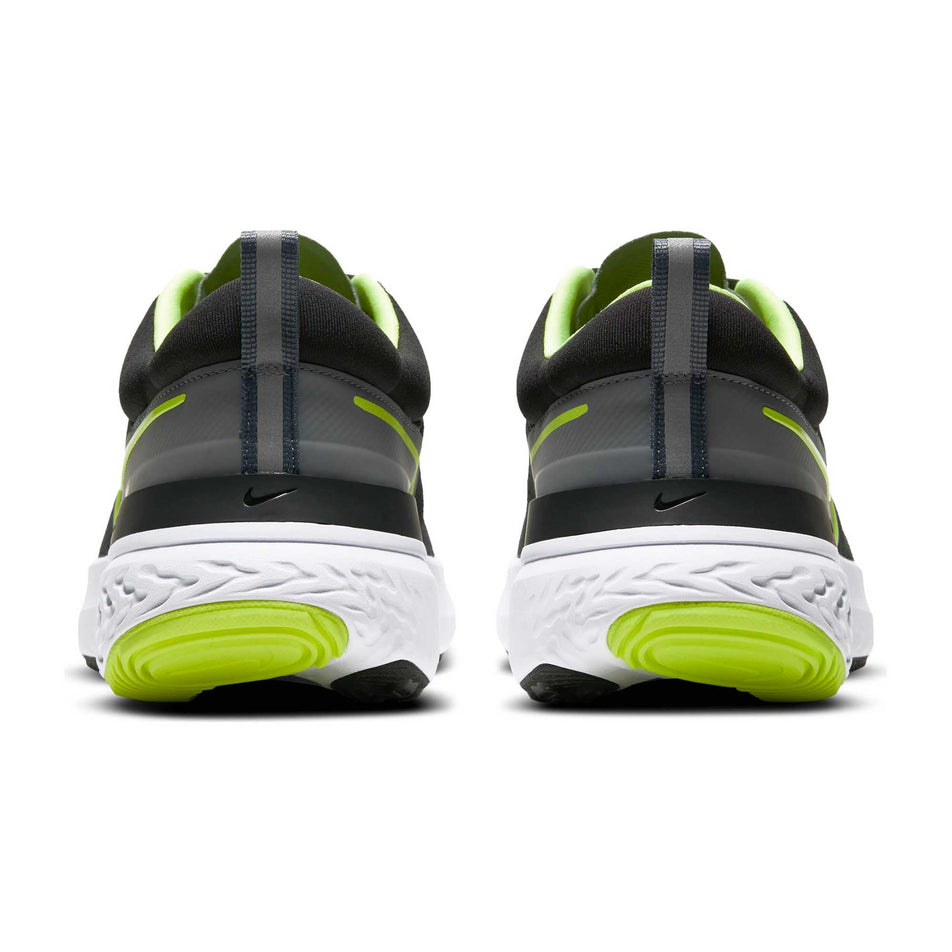 Heel counter and crash pad areas on the right and left shoes from a pair of men's Nike React Miler 2 (6899681722530)