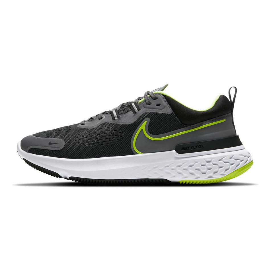 The left shoe from a pair of men's Nike React Miler 2 (6899681722530)