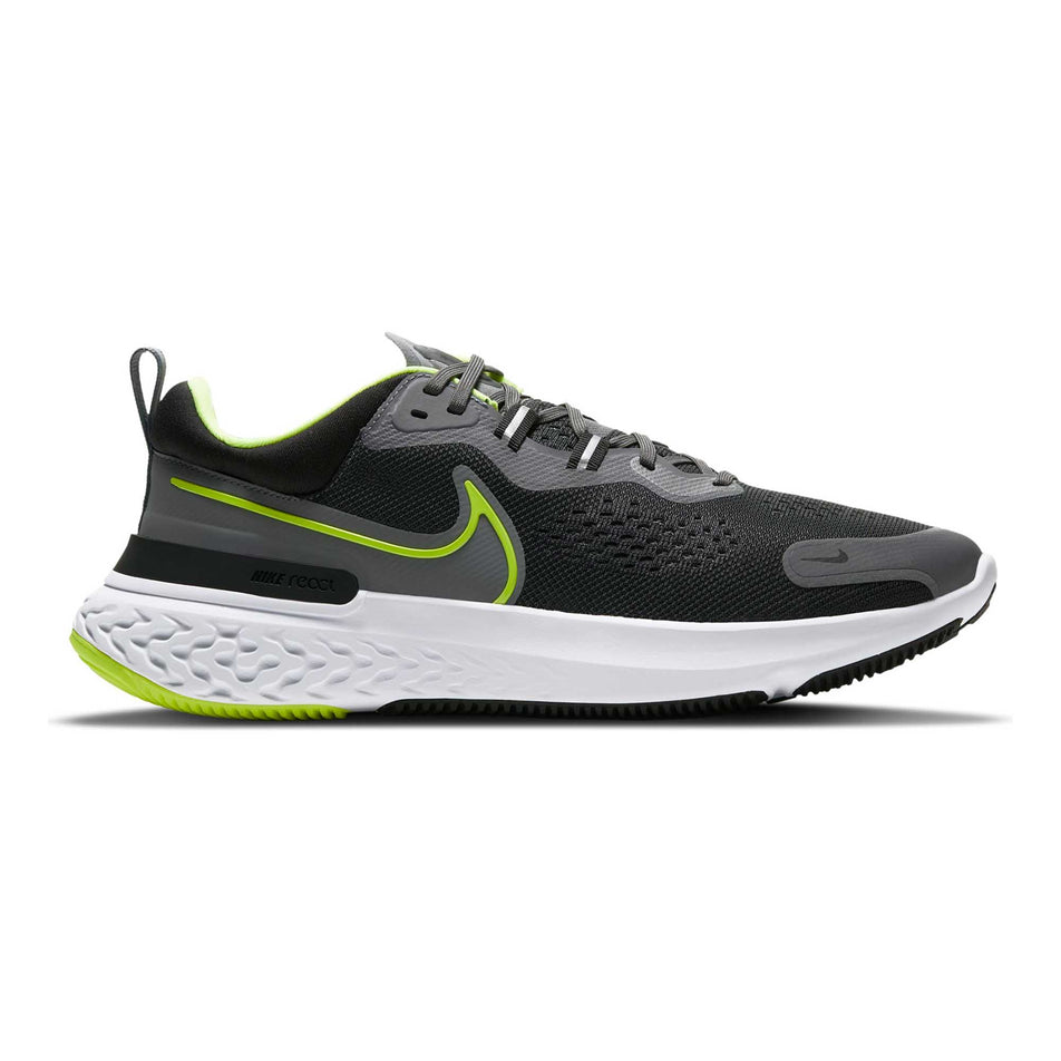 The right shoe from a pair of men's Nike React Miler 2 (6899681722530)