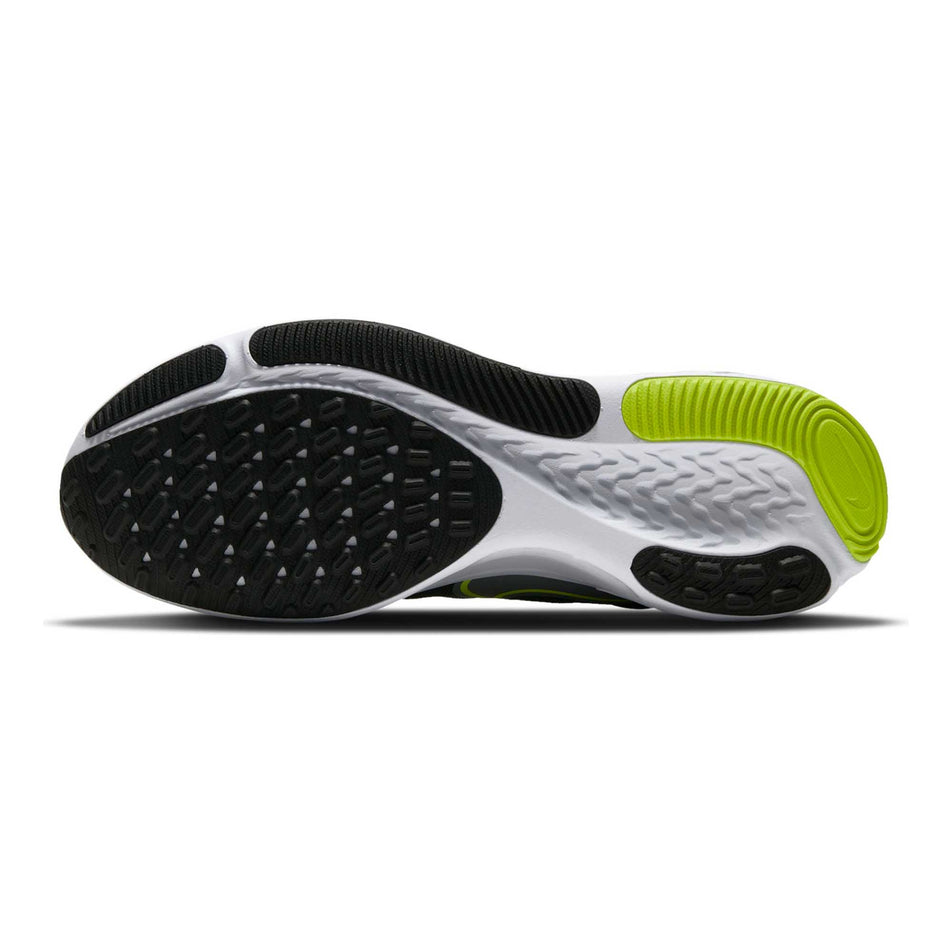 The full outsole on the left shoe from a pair of men's Nike React Miler 2 (6899681722530)