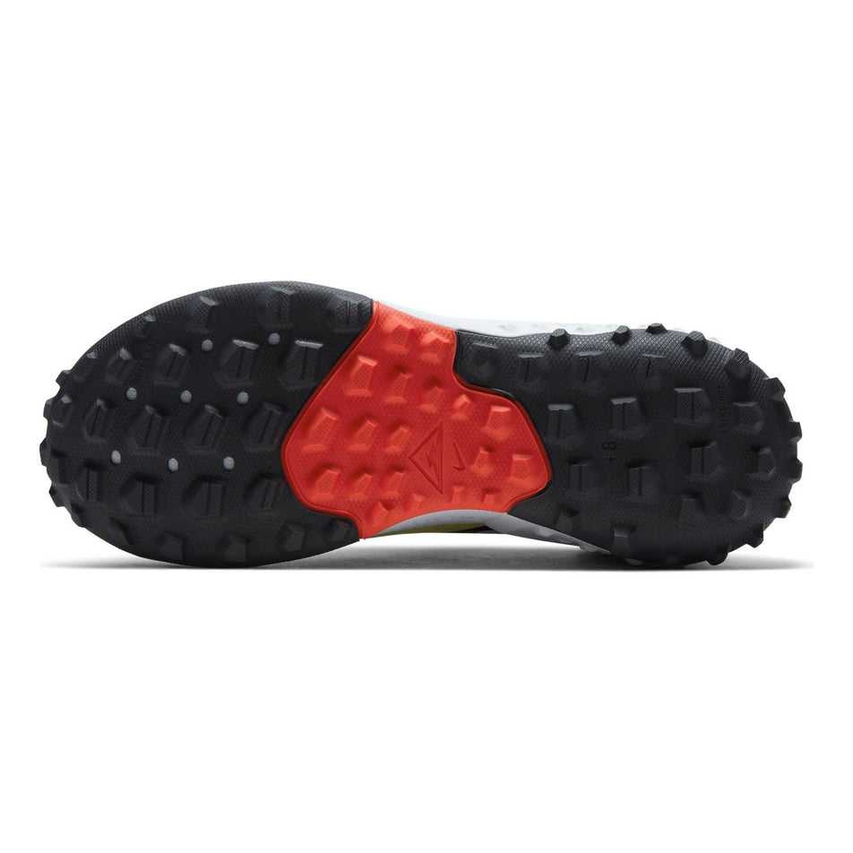 The full outsole on the left shoe from a pair of women's Nike Wildhorse 7 (6899418988706)