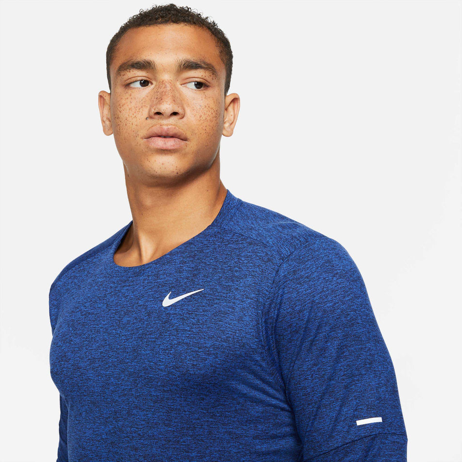 Upper chest view of Nike Men's Dri-Fit Element Crew in blue (7683277979810)