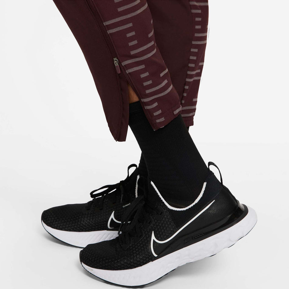 Ankle zip view of men's nike df challenger woven flash pant (7247377924258)