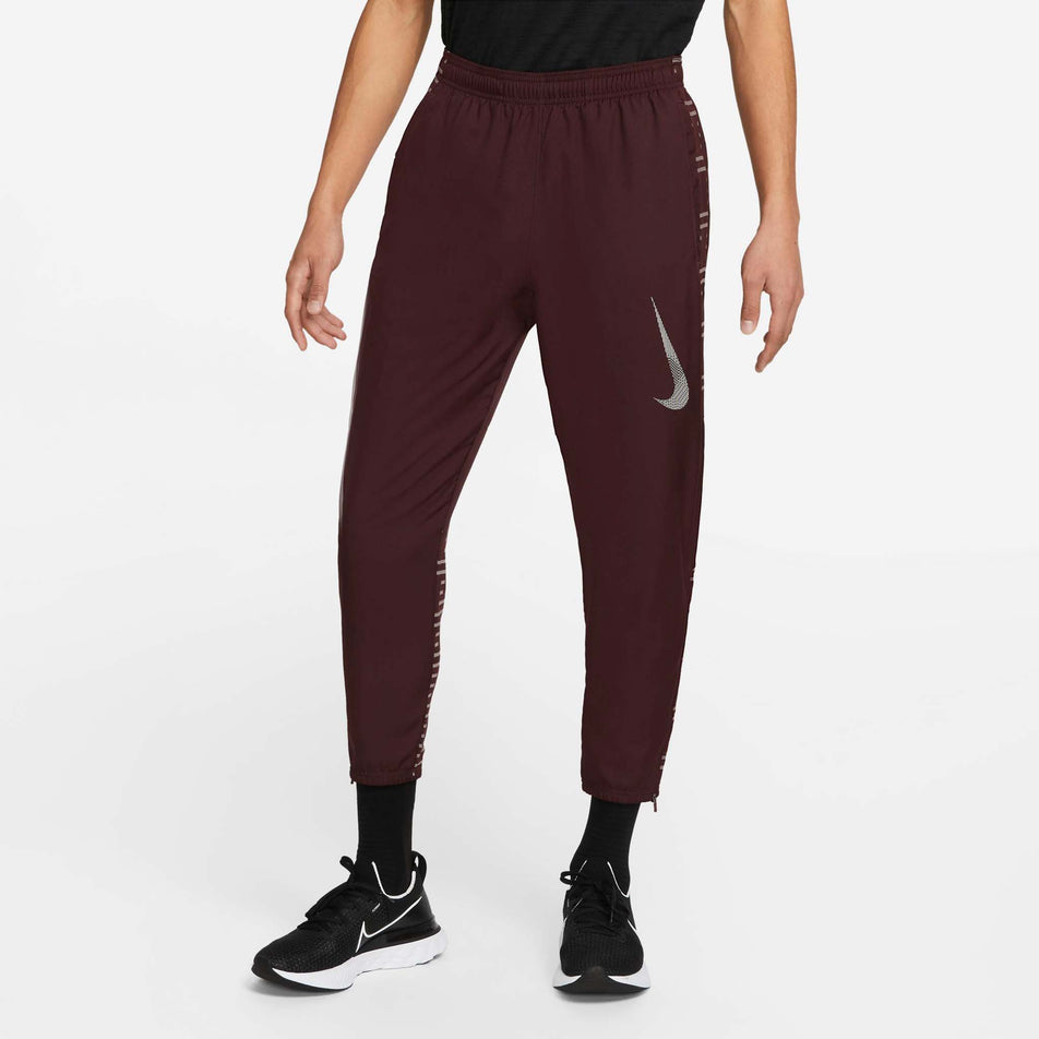 Front view of men's nike df challenger woven flash pant (7247377924258)