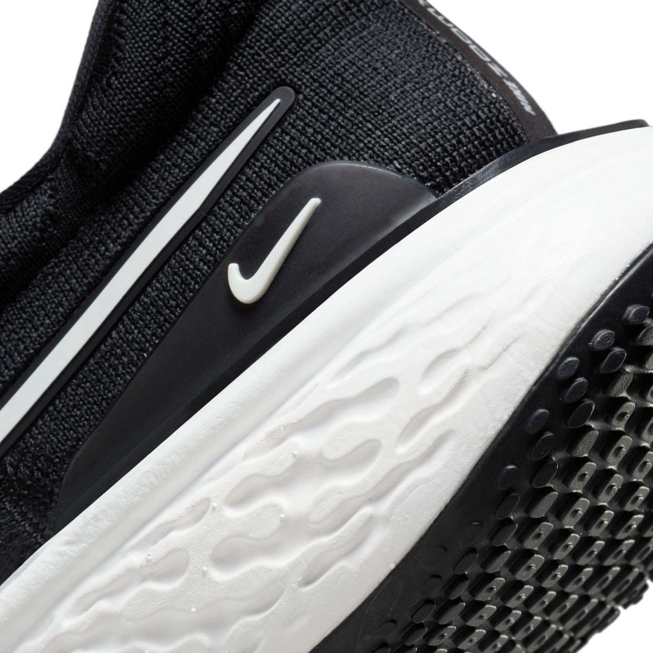 Midsole view of men's nike zoomx invincible run flyknit 2 running shoes (7315278299298)