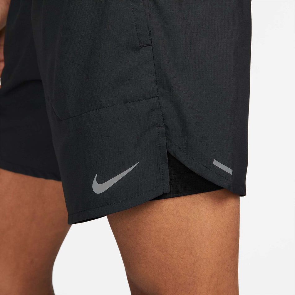 Hemline view of men's nike df stride 2in1 short 7in (7386154336418)