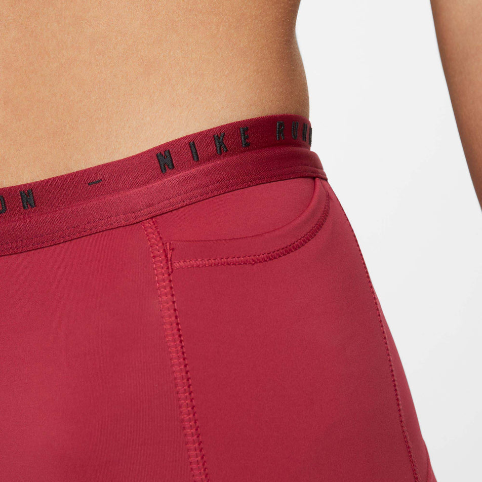 Waistband view of women's nike df run dvn mr tight (7385210814626)
