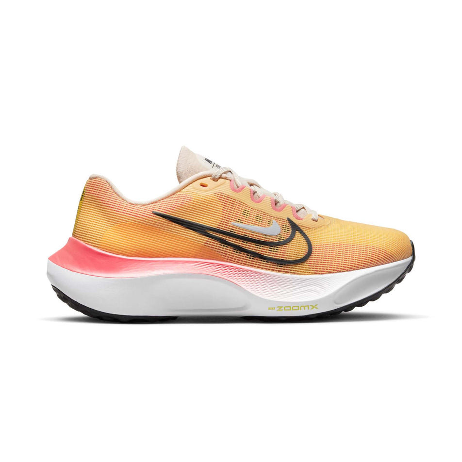 Lateral side of the right shoe from a pair of Nike Women's Zoom Fly 5 Road Running Shoes (7867361460386)