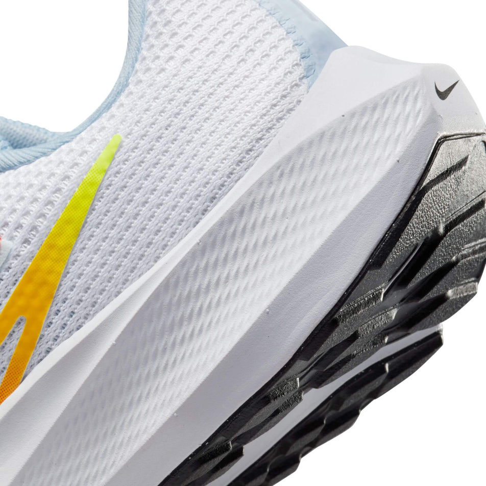 The heel unit of the left shoe from a pair of women's Nike Air Zoom Pegasus 40 Running Shoes (7838600298658)