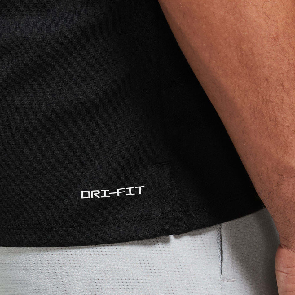 Logo view of Nike Men's DF UV Miler SS in black. (7729611767970)