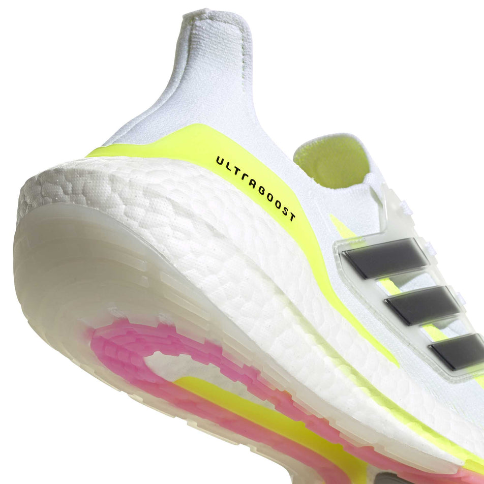 The outsole on the right shoe from a pair of men's adidas Ultraboost 21 (6893318766754)