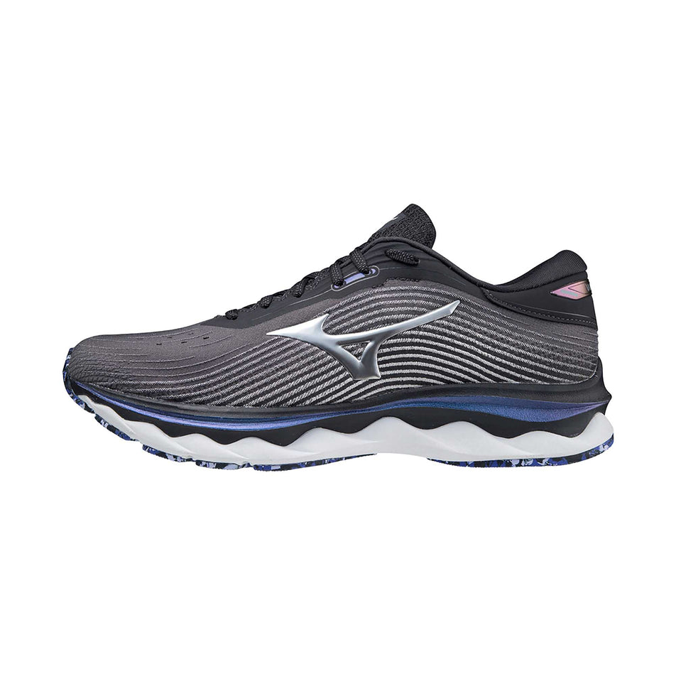 Lateral view of men's mizuno wave sky 5 running shoes (6882949726370)
