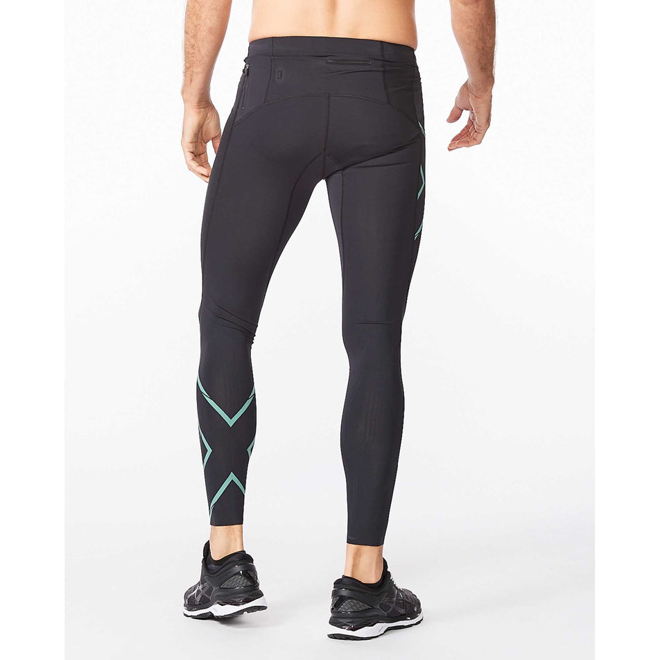 Back of 2XU Light Speed Compression Tights (6918268944546)