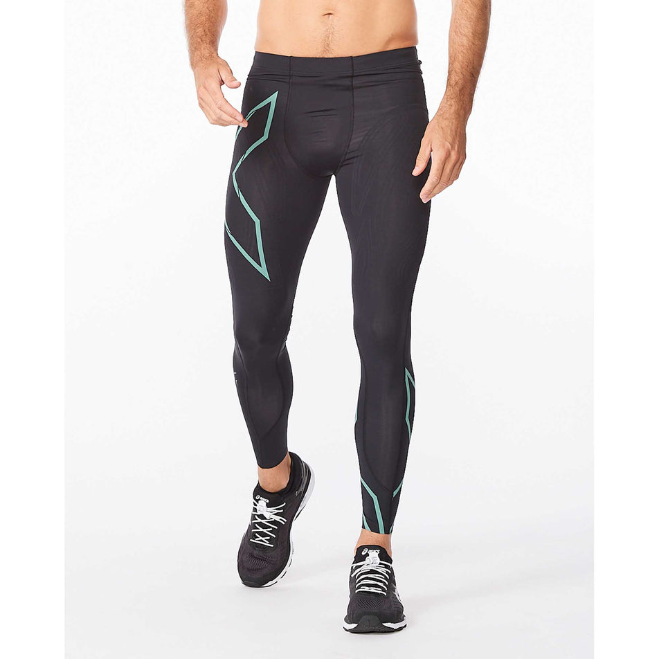 Front of 2XU Light Speed Compression Tights (6918268944546)