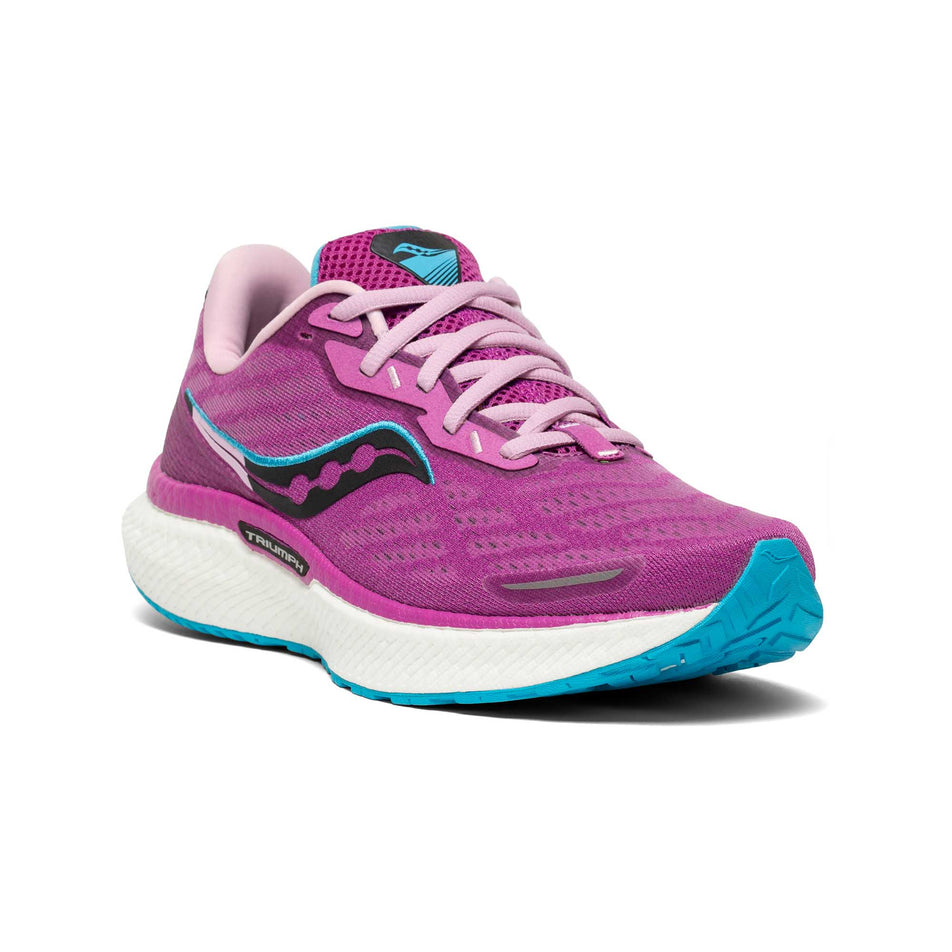 Front angled view of women's Triumph 19 running shoe (6890813194402)