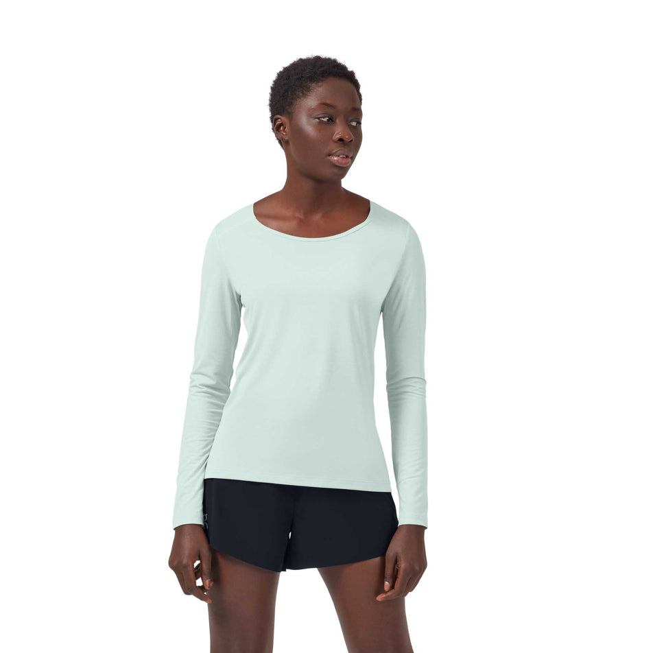 Front Model View of Women's On Performance-T Long (6910367236258)