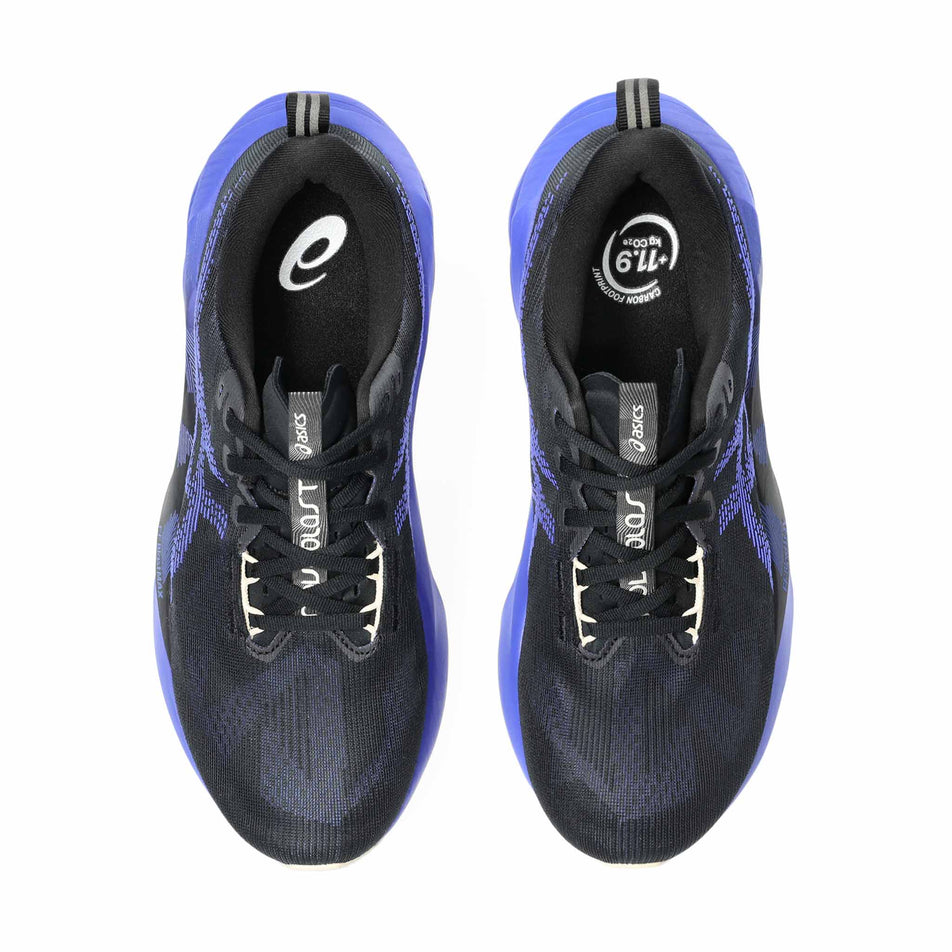 The uppers of a pair of ASICS Men's Novablast 5 Running Shoes in the Black/Cobalt Burst colourway.