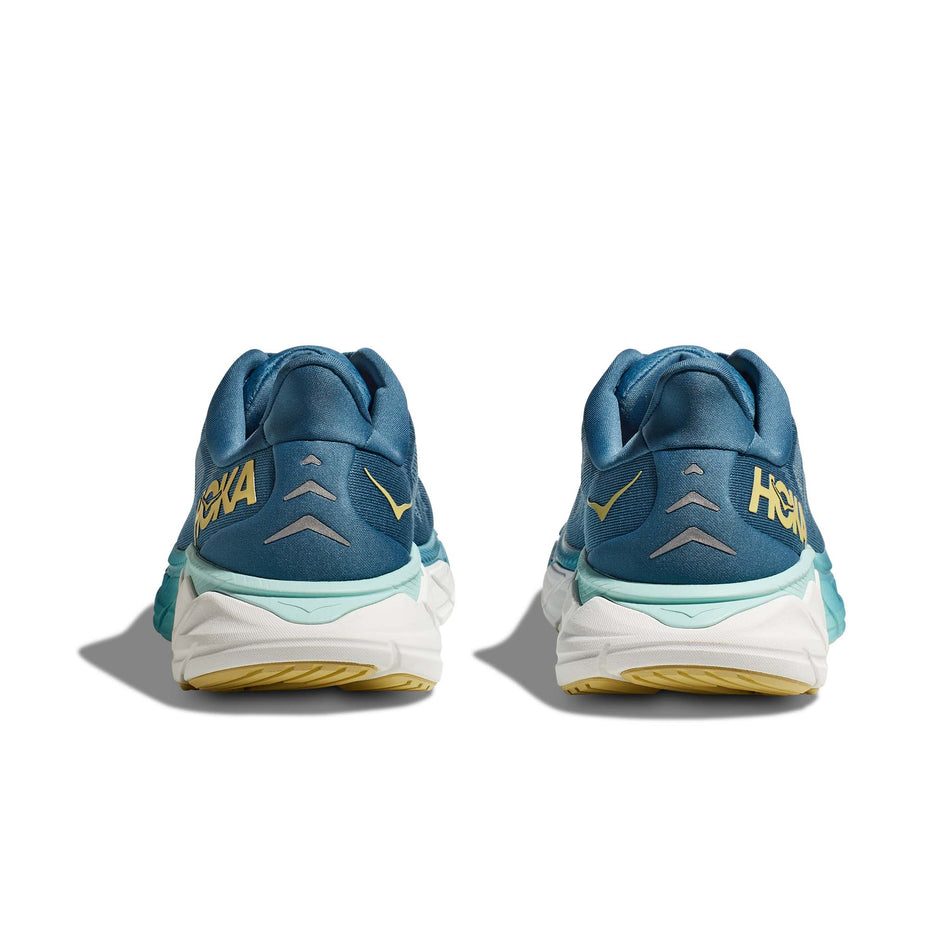 The heel units on a pair of Hoka Men's Arahi 6 Running Shoes in the Bluesteel/Sunlit Ocean colourway (7922034770082)