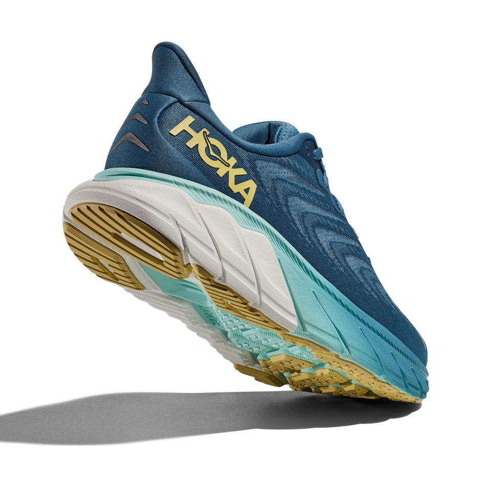 A view of the majority of the outsole on the right shoe from a pair of Hoka Men's Arahi 6 Running Shoes in the Bluesteel/Sunlit Ocean colourway (7922034770082)