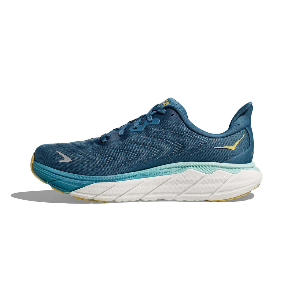 Medial side of the right shoe from a pair of Hoka Men's Arahi 6 Running Shoes in the Bluesteel/Sunlit Ocean colourway (7922034770082)