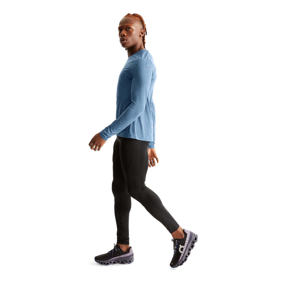 Side view of a model wearing an On Men's Performance Long-T in the Stellar colourway (8005042995362)