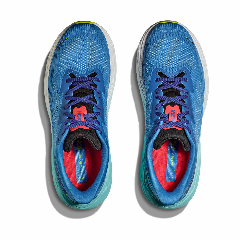 The uppers on a pair of HOKA Men's Arahi 7 Running Shoes in the Virtual Blue/Cerise colourway (8246538174626)