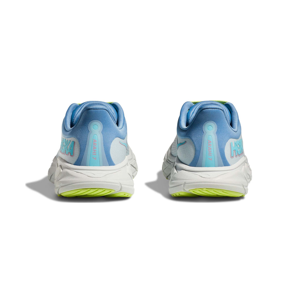 The back of a pair of HOKA Women's Arahi 7 Running Shoes in the Illusion/Dusk colourway (8144925098146)