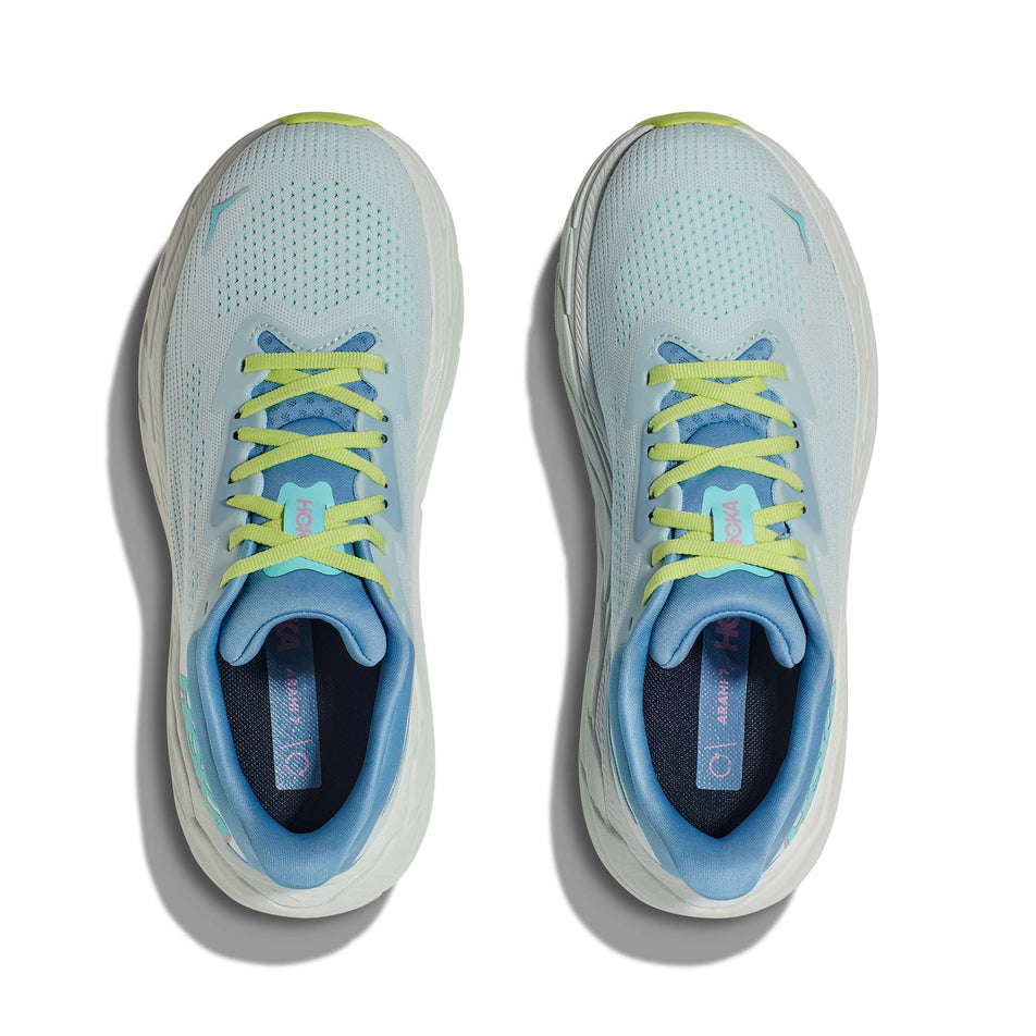 The uppers on a pair of HOKA Women's Arahi 7 Running Shoes in the Illusion/Dusk colourway (8144925098146)