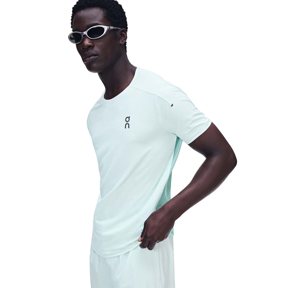 Front view of a model wearing the On Men's Performance-T in the Flurry/Aquamarine colourway.
