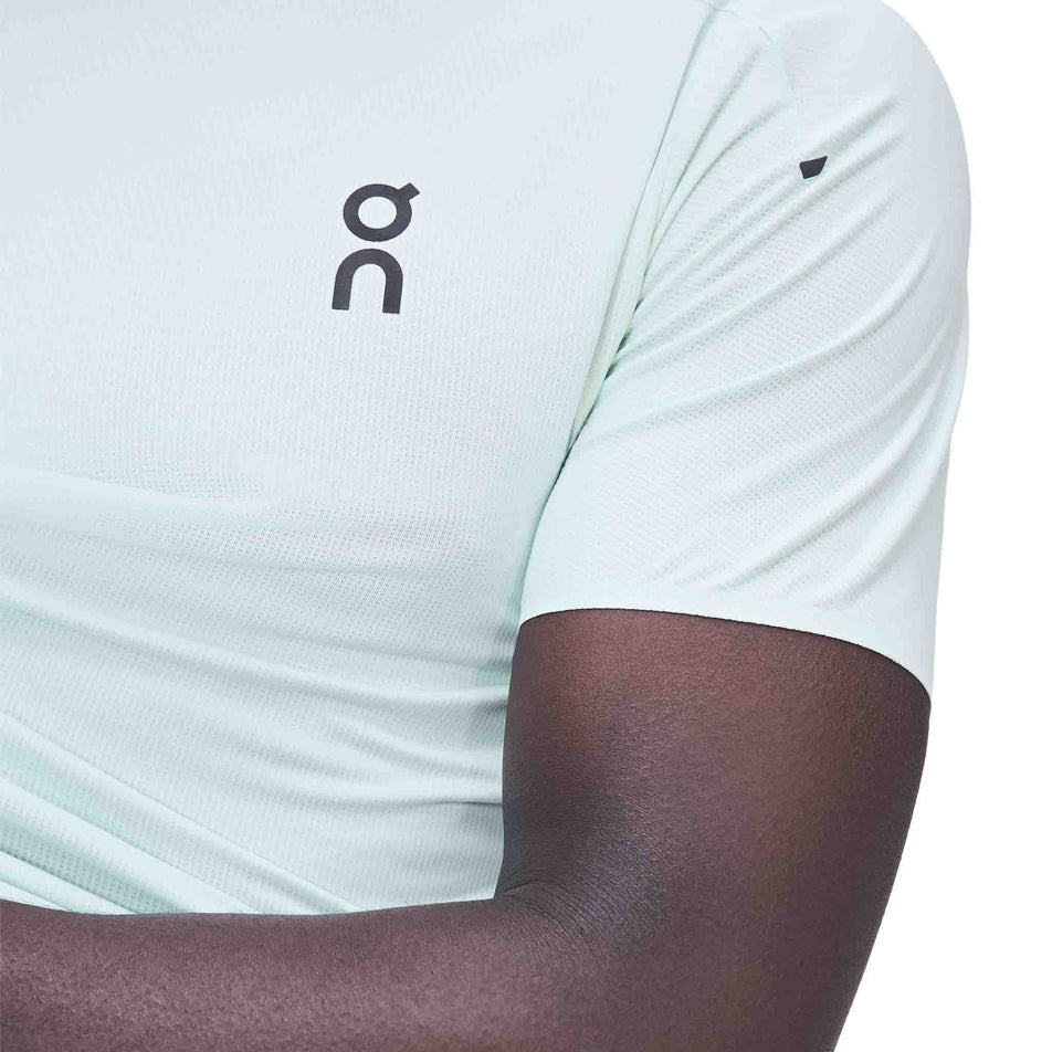 Close-up view of the sleeve of the On Men's Performance-T in the Flurry/Aquamarine colourway.