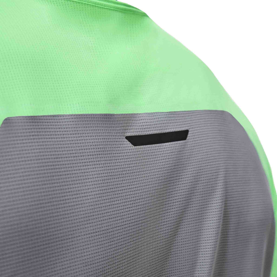 Close-up view of the back of the On Men's Performance-T in the Verdite/Apollo colourway.