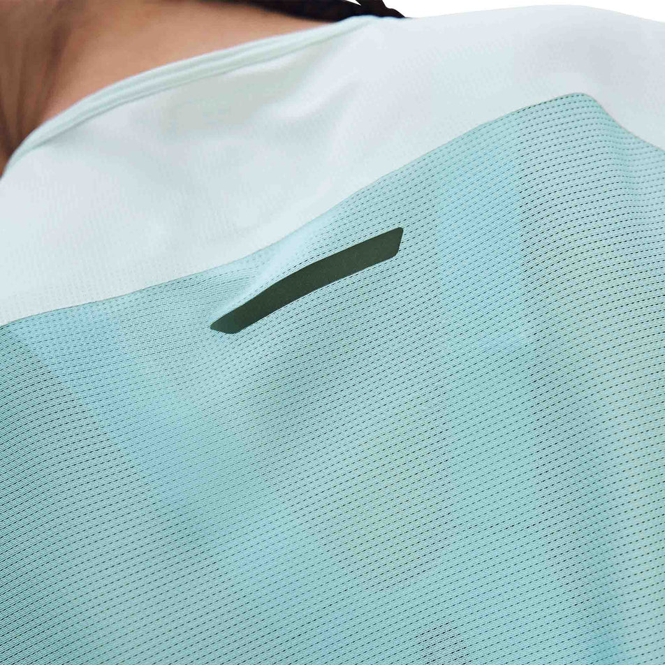 Close-up view of the back of the On Women's Performance-T in the Flurry/Aquamarine colourway.
