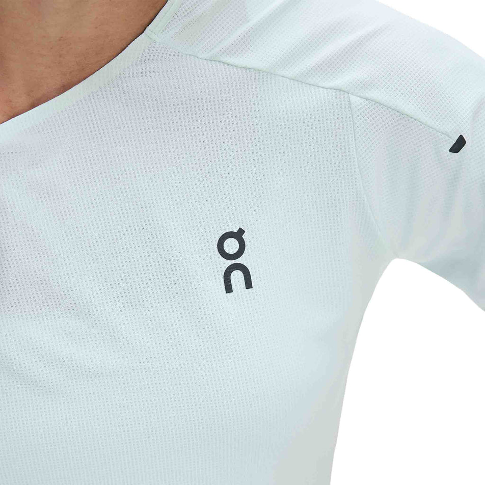 Close-up view of the On logo the On Women's Performance-T in the Flurry/Aquamarine colourway.