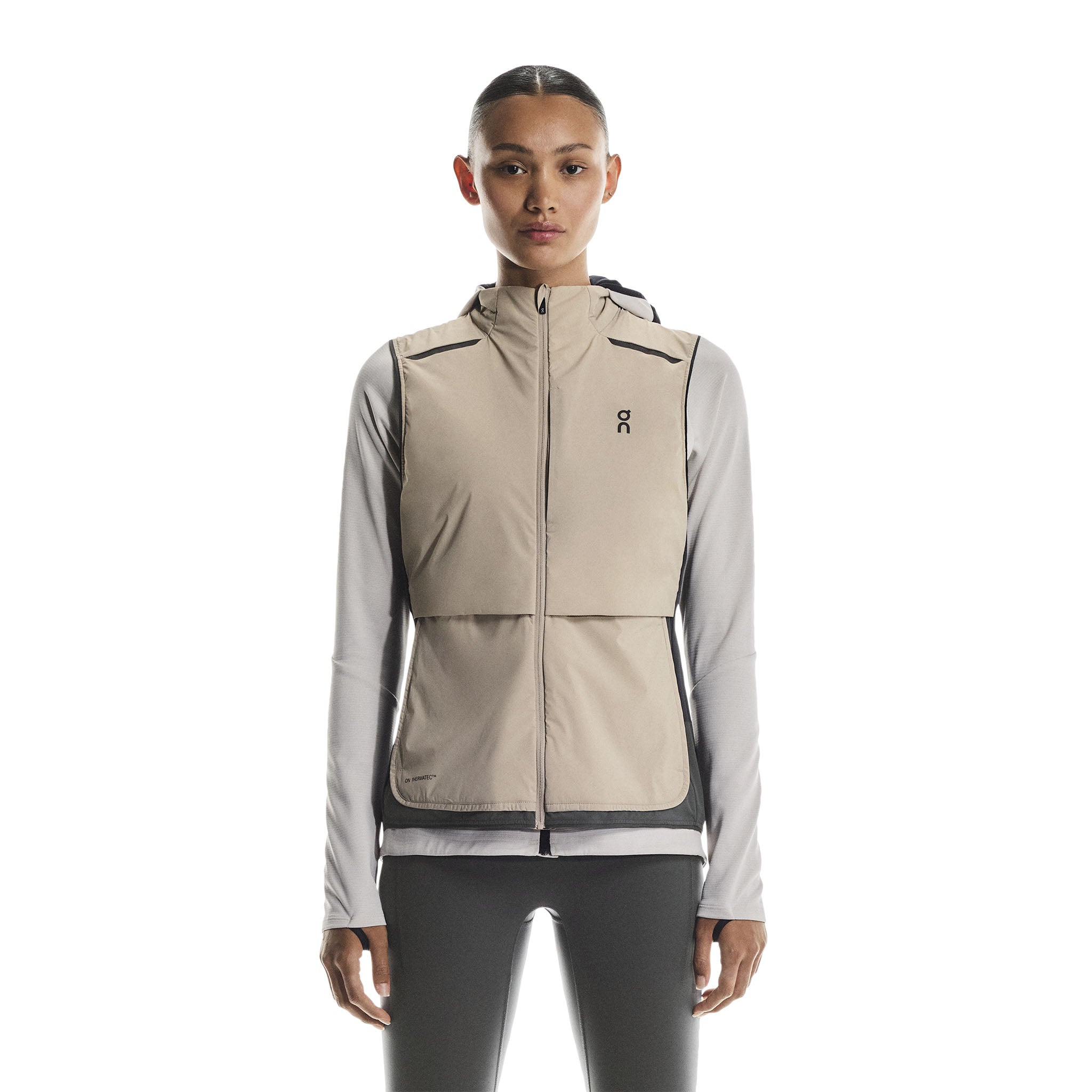 On Women's Weather Vest - Desert/Eclipse | Run4It