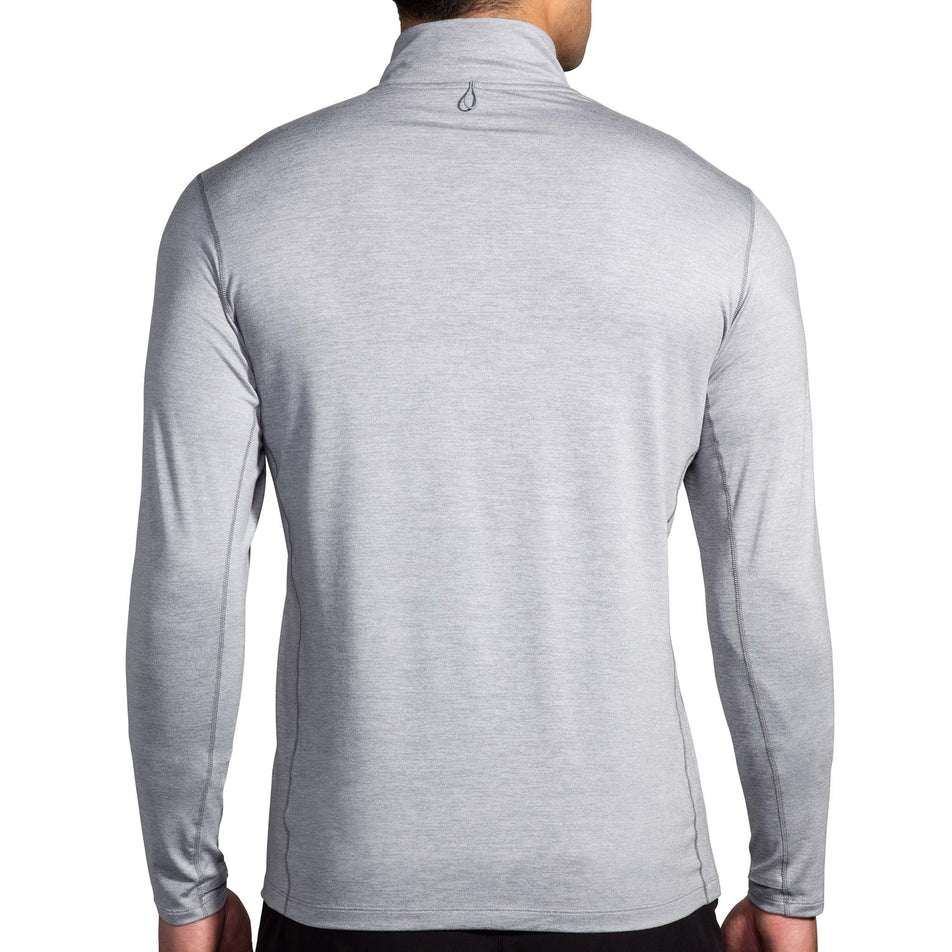 Back view of a model wearing a Brooks Men's Dash 1/2 Zip 2.0 in the Heather Stone colourway. (8177451729058)