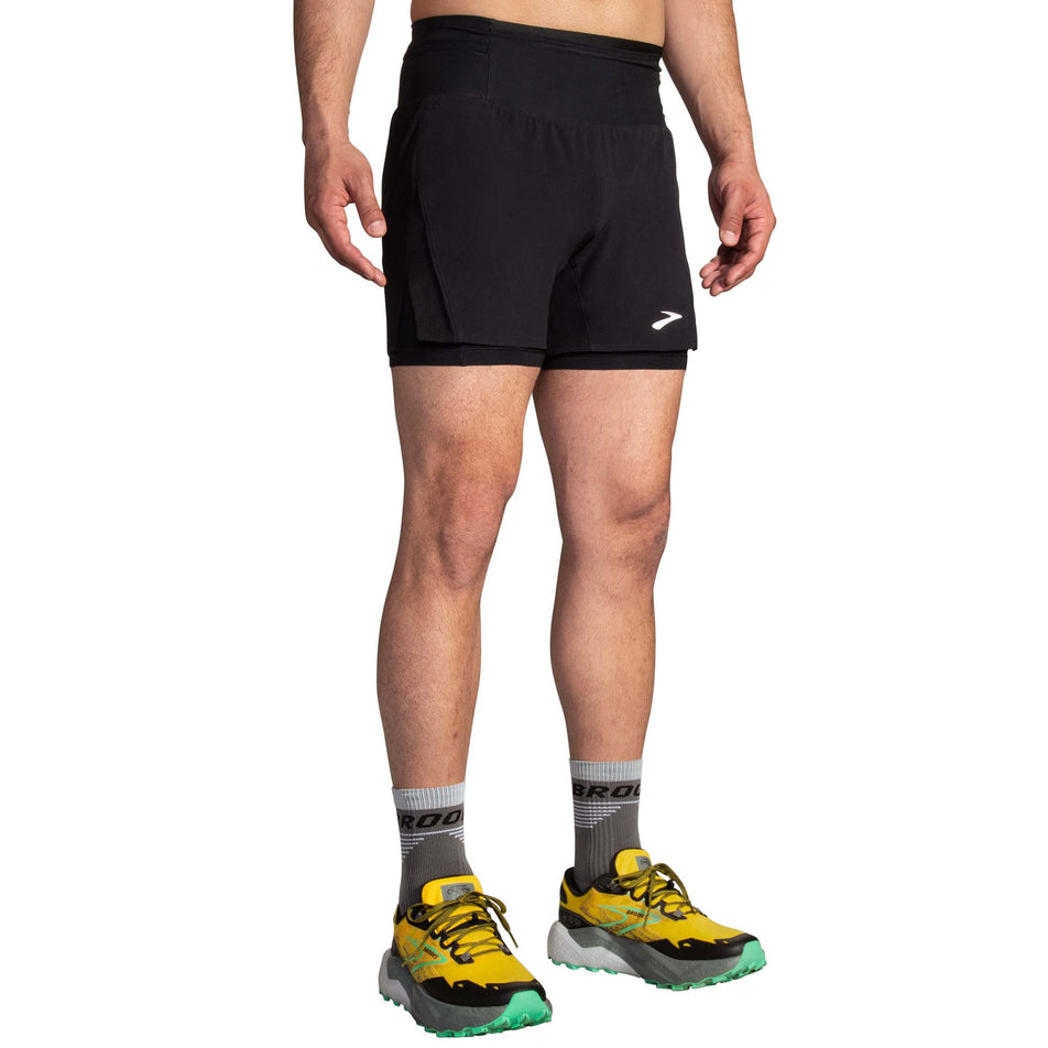 Front view of a model wearing the Brooks Men's High Point 5