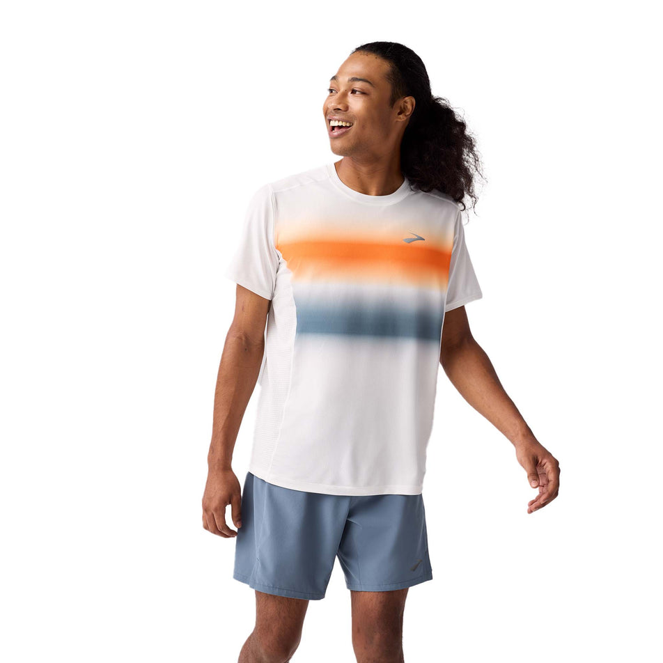Front view of a model wearing the Brooks Men's Atmosphere Short Sleeve 3.0 in the White/Shadow Stripe colourway. (8718765129890)