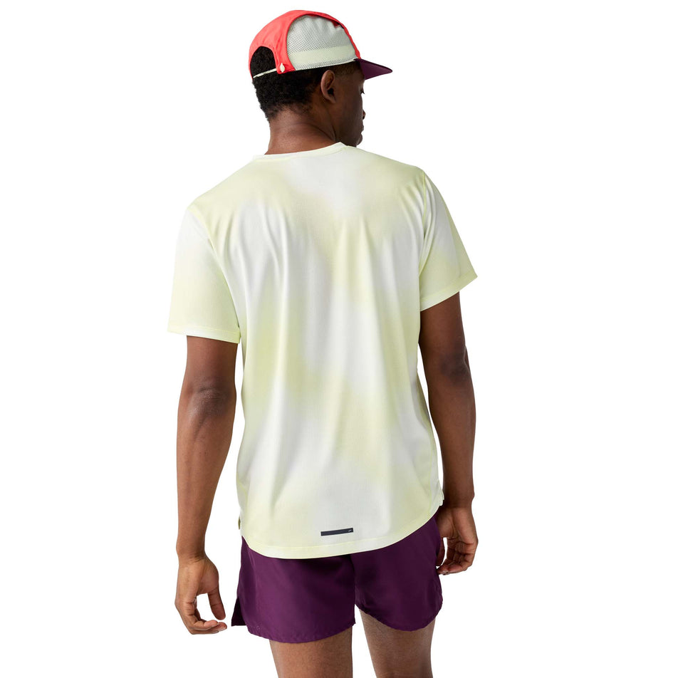 Back view of a model wearing the Brooks Men's Dash Short Sleeve in the Euphoryc Luminary colourway.