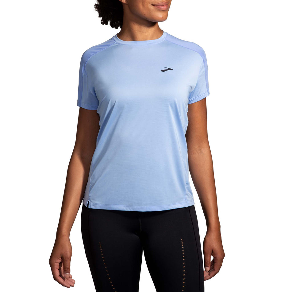 Front view of a model wearing a Brooks Women's Sprint Free Short Sleeve 2.0 T-Shirt in the Lt Lavender/Blue Lavender colourway (8007498858658)