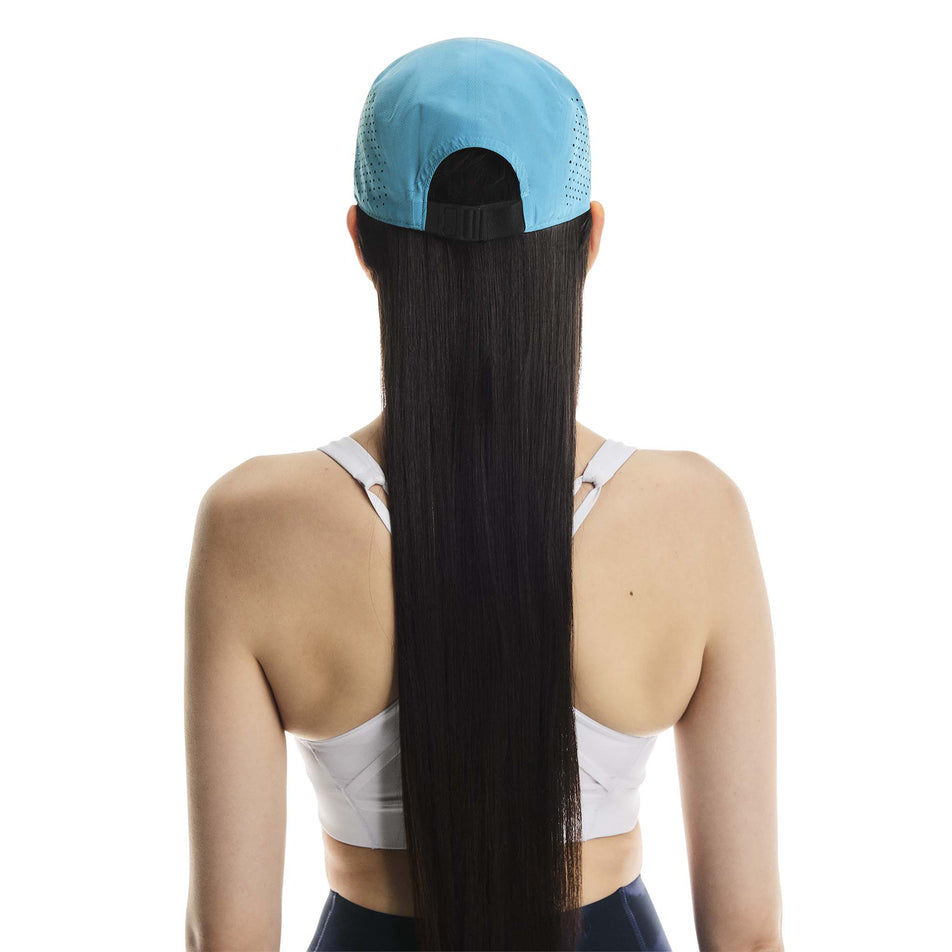 Back view of a model wearing the On Unisex Lightweight Cap in the Niagara colourway. (8717299908770)