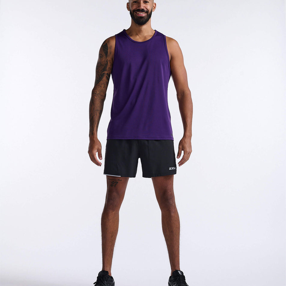 Front view of a model wearing a 2XU Men's Aero Tank in the Acai/Black Reflective colourway. Model is also wearing shoes and 2XU shorts. (8248599052450)