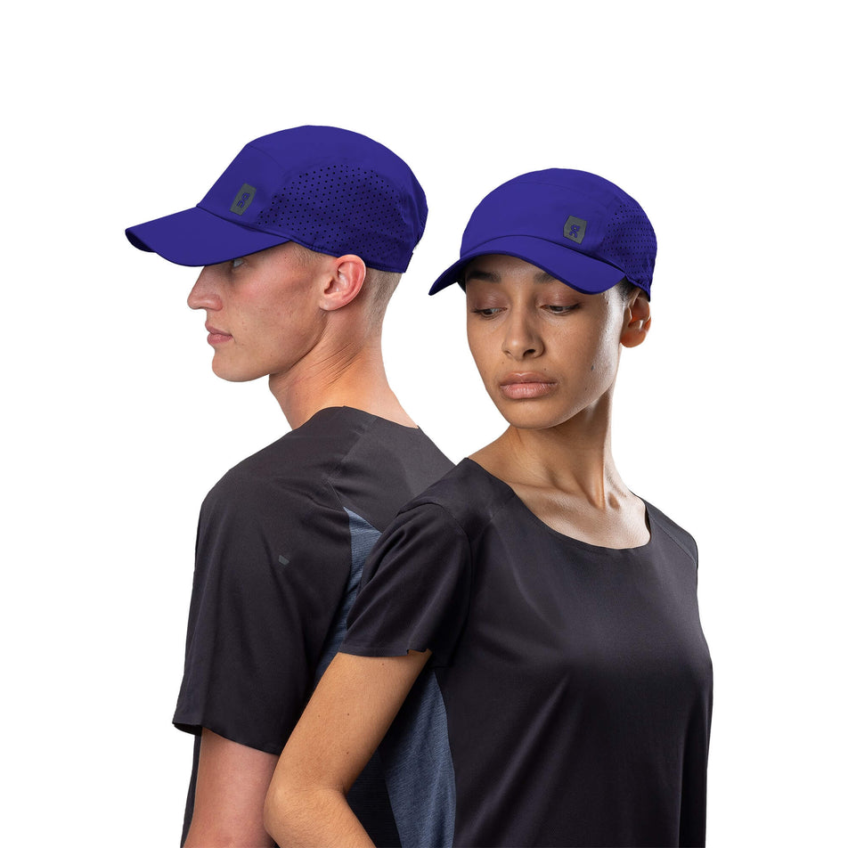 Two models, each wearing an On Unisex Lightweight Cap in the Twilight colourway (7900947251362)