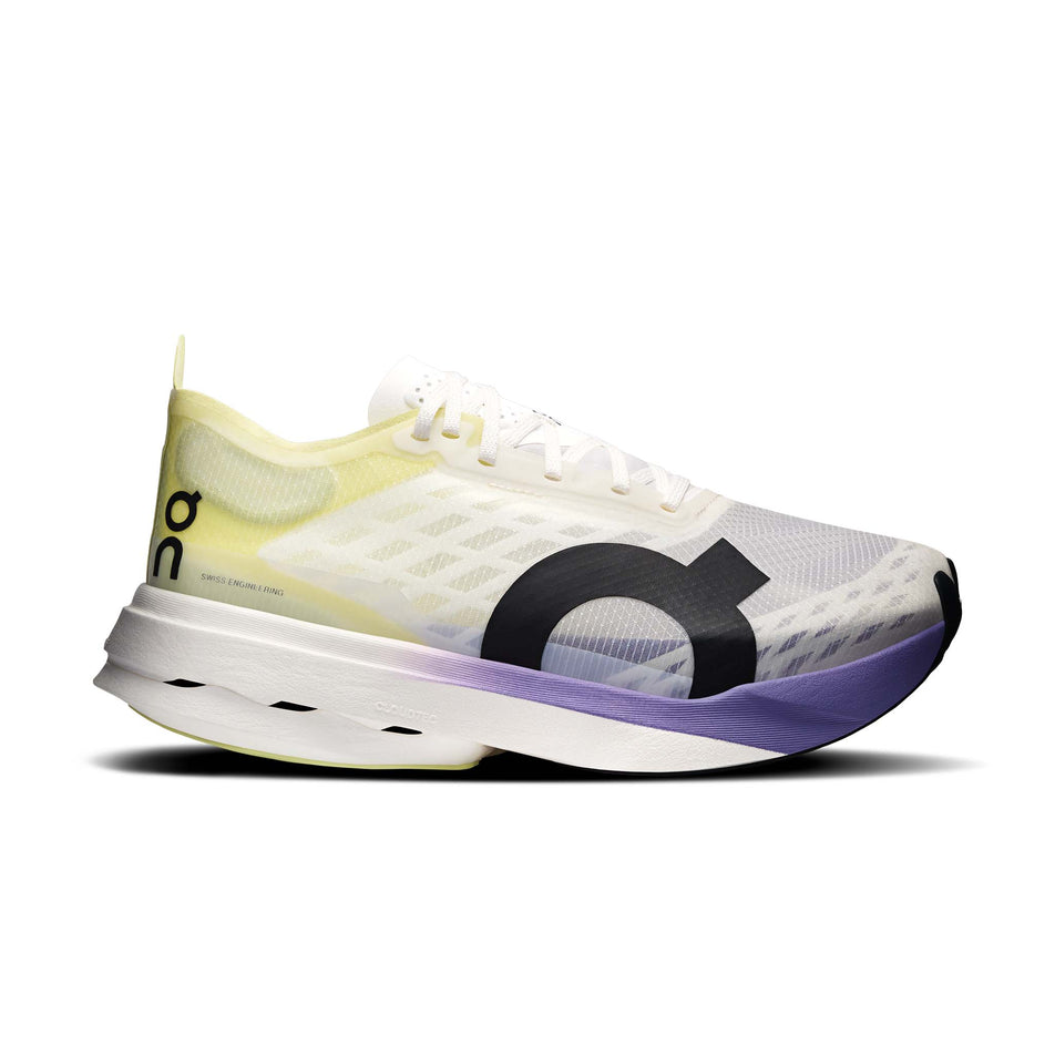 Lateral view of the right shoe from a pair of On Women's Cloudboom Strike Running Shoes in the Juniper/Limelight colourway.