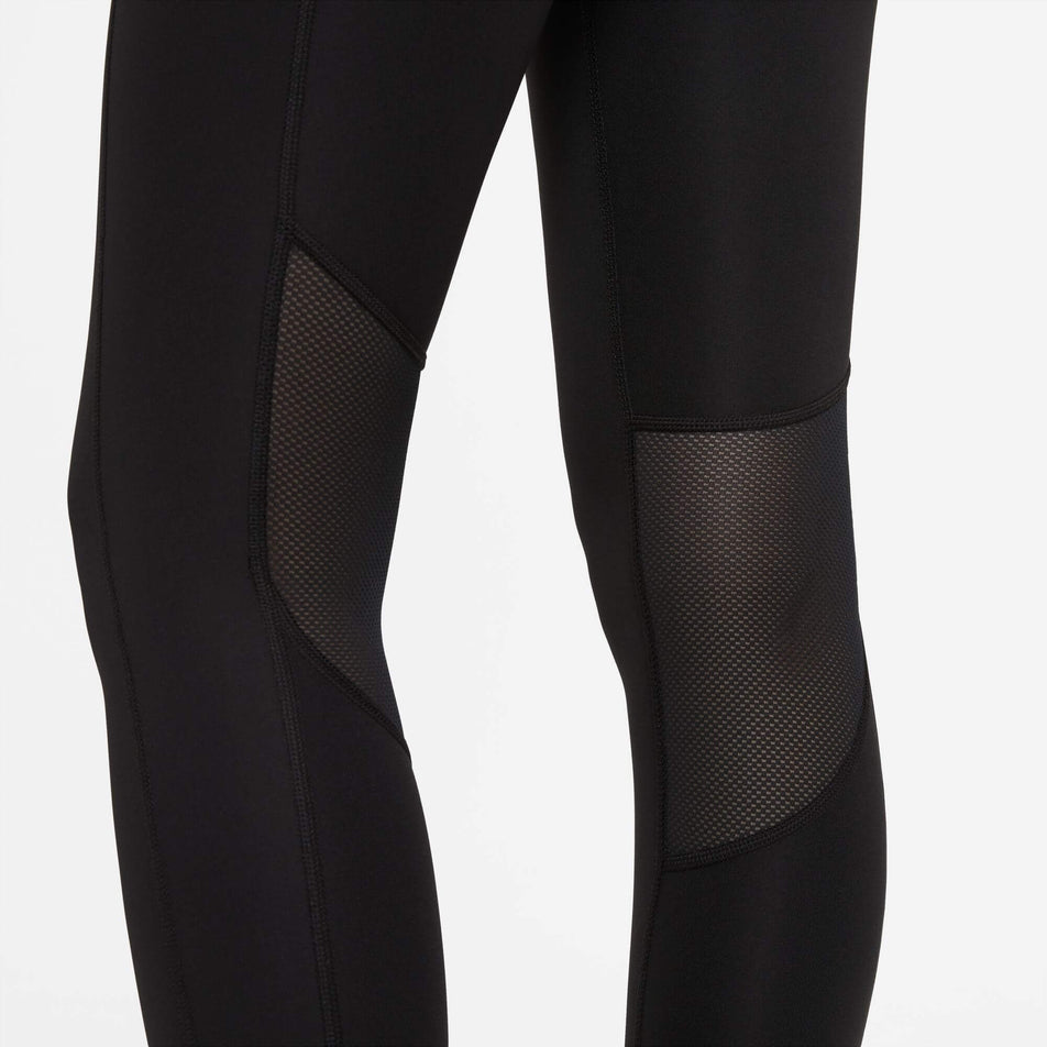 The lighter mesh behind the knee on a pair of Nike Women's Epic Fast Mid-Rise Pocket Running Leggings (8049598562466)